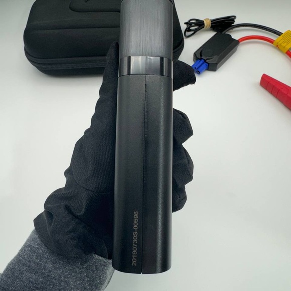 TypeS Portable Power bank Jump starter w/ wireless charging AC56794-60 - Picture 3 of 10